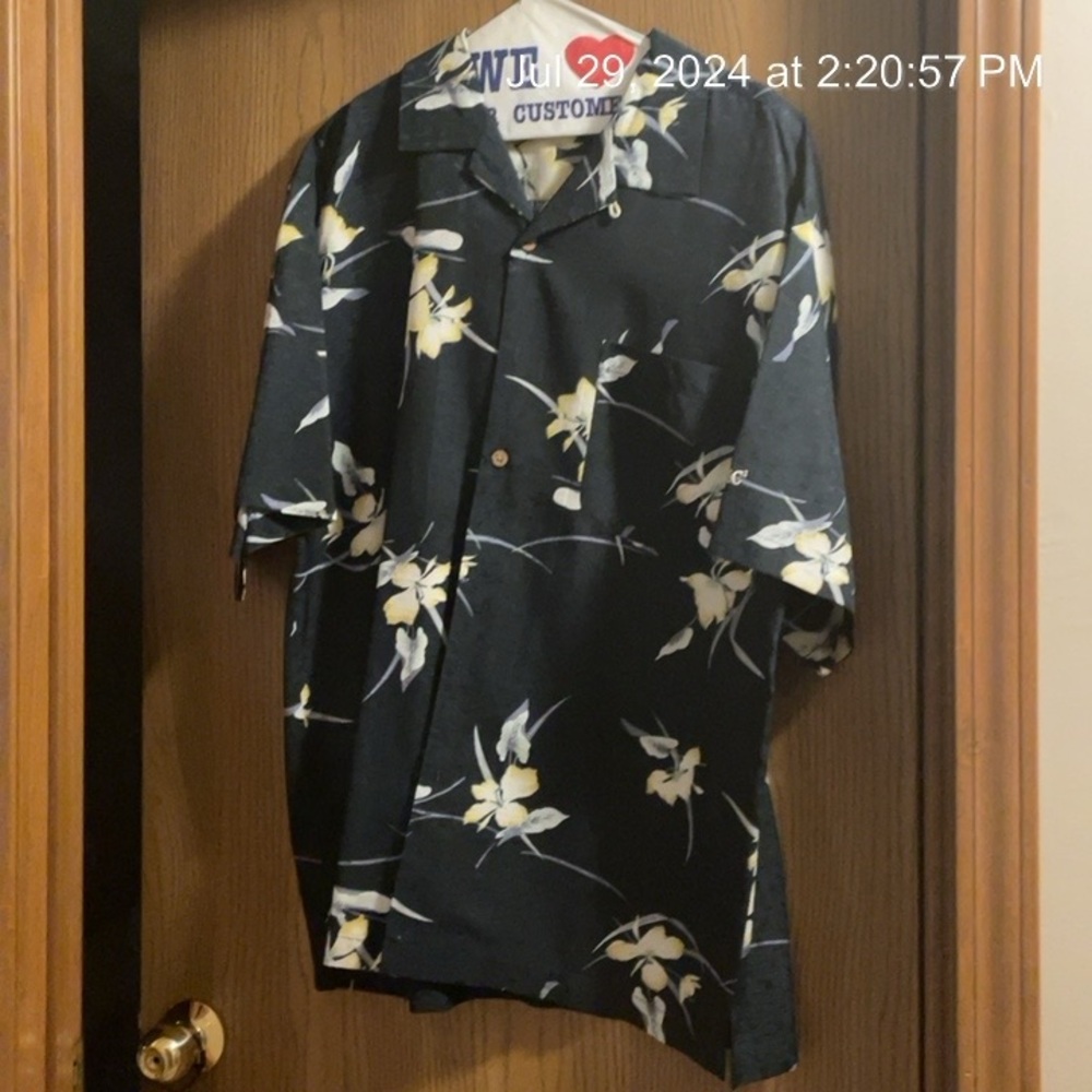 Tommy Bahama 100% Silk Button Down Hawaiian Floral shirt